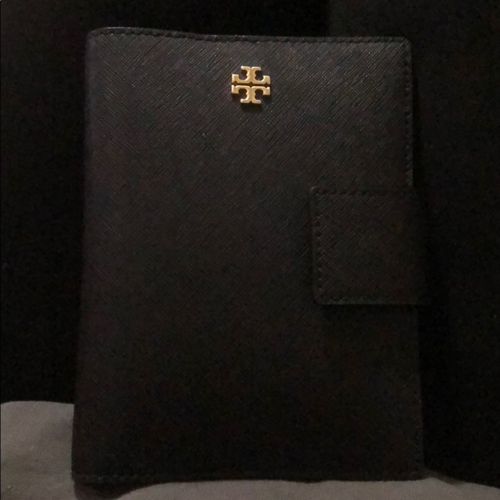 Tory Burch passport wallet. Only used once.